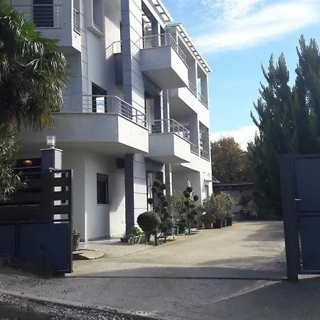 Daire Vaso's Garden Kalampáka